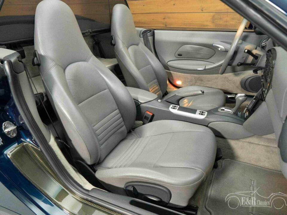 Image 8/19 of Porsche 911 Carrera 4 (1999)