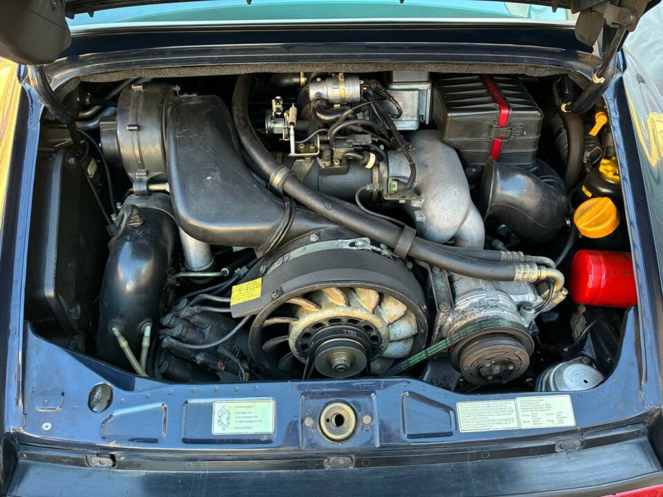 Image 17/36 de Porsche 911 Carrera 4 (1989)