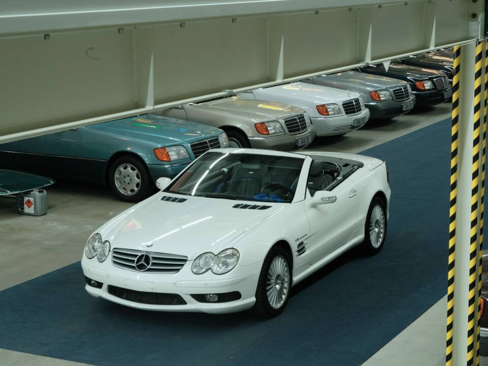 Image 7/50 of Mercedes-Benz SL 55 AMG (2003)