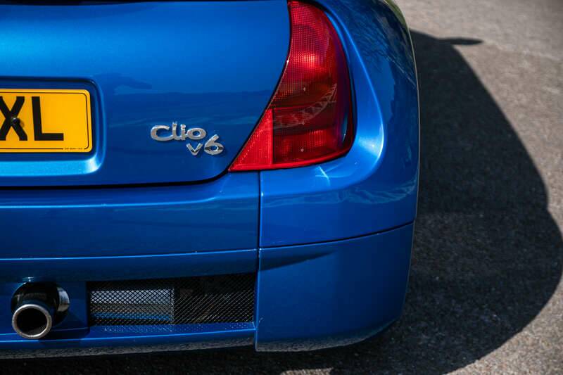 Image 27/34 of Renault Clio II V6 (2002)