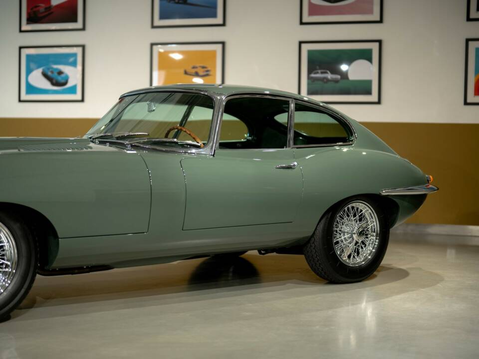 Image 4/50 of Jaguar E-Type 4.2 (1966)