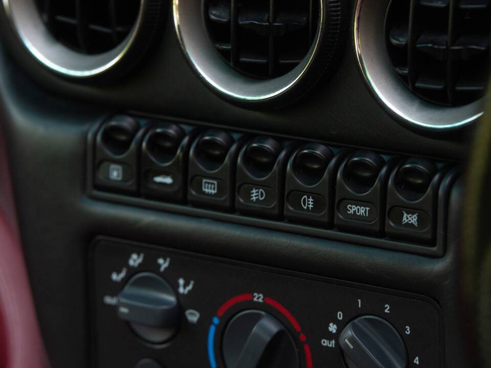 Image 32/37 of Ferrari 550 Maranello (2000)