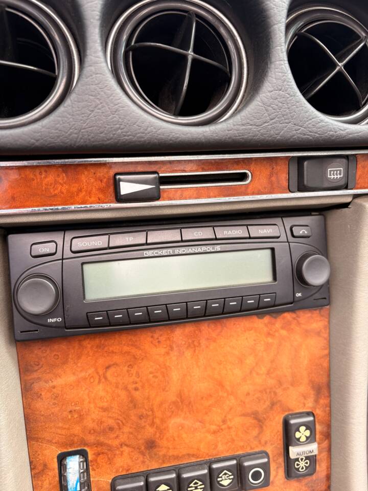 Image 12/17 de Mercedes-Benz 500 SL (1984)
