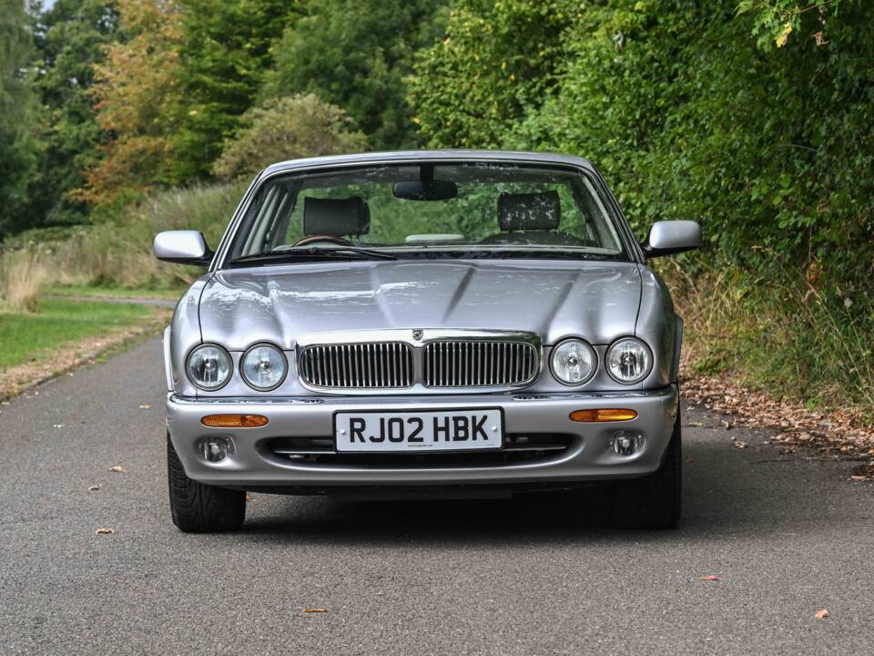 Immagine 6/50 di Jaguar XJ 8 Executive (2002)