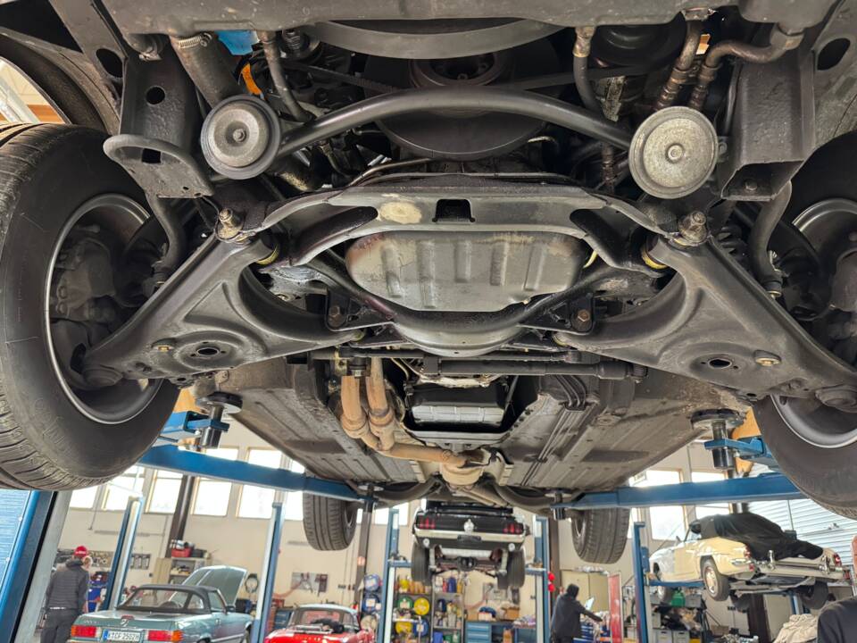 Image 29/32 of Mercedes-Benz 280 SL (1985)