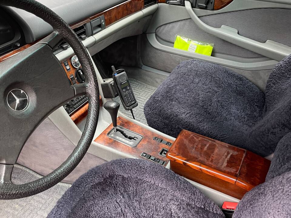 Image 23/30 of Mercedes-Benz 380 SEC (1985)