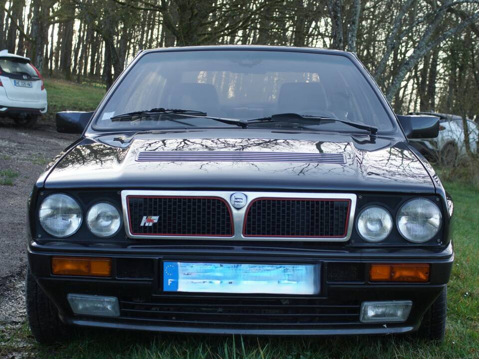 Bild 2/105 von Lancia Delta HF Integrale 16V (1990)