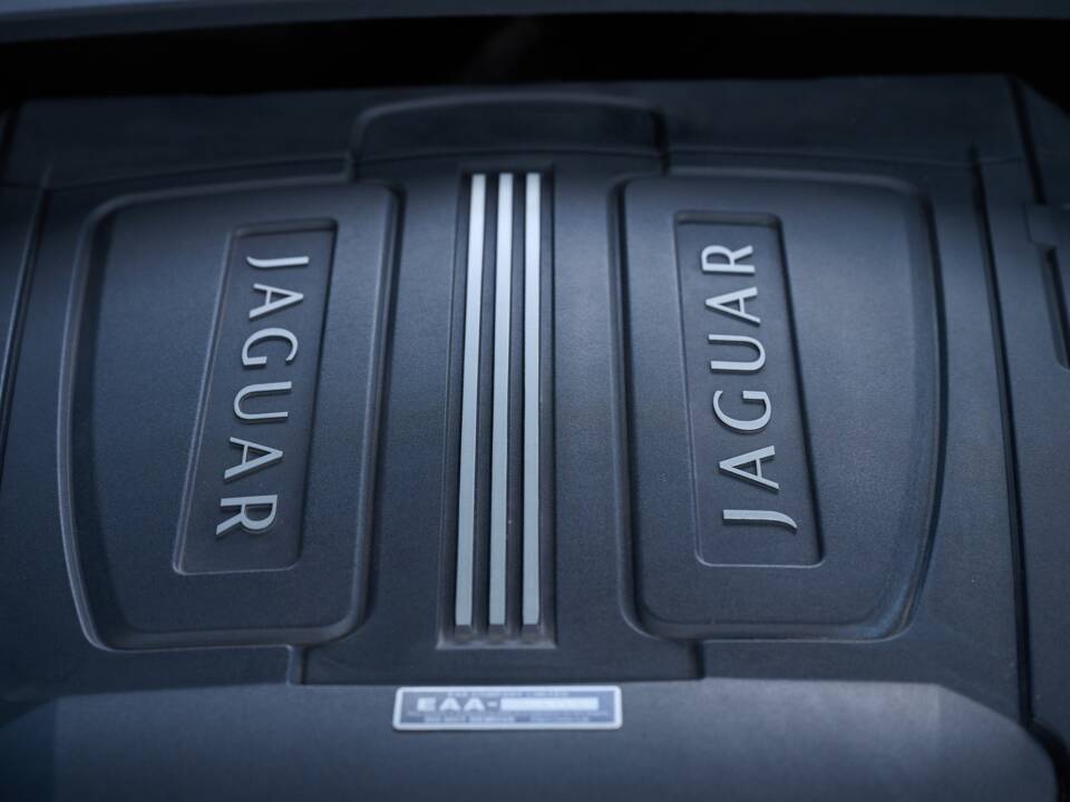 Bild 15/50 von Jaguar XJ 5.0 (2010)