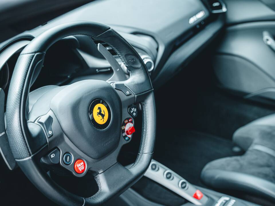 Image 35/56 of Ferrari 488 GTB (2020)