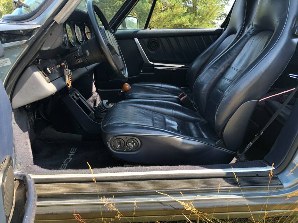 Image 33/50 of Porsche 911 Carrera 3.2 (1984)