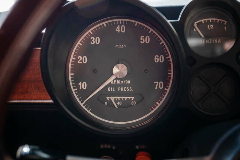 Image 26/45 of Alfa Romeo 2000 GT Veloce (1975)