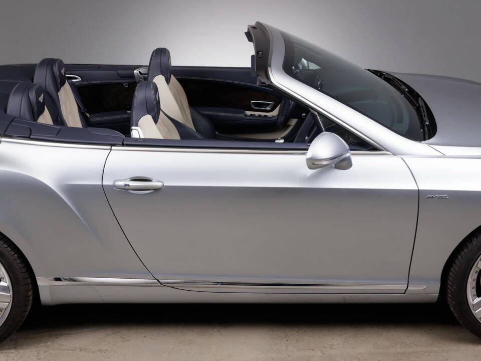 Imagen 9/41 de Bentley Continental GTC W12 (2014)