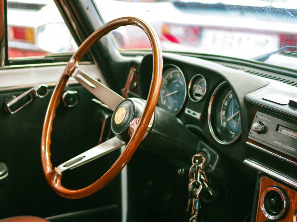 Bild 18/34 von Alfa Romeo Giulia Nuova Super 1600 (1979)