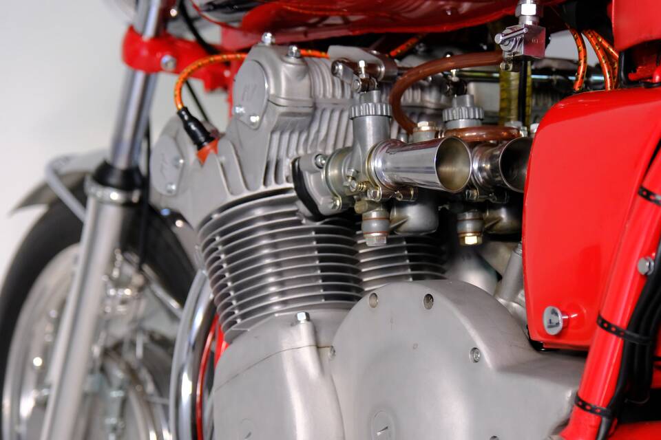 Image 71/99 of MV Agusta 750 Sport (1971)