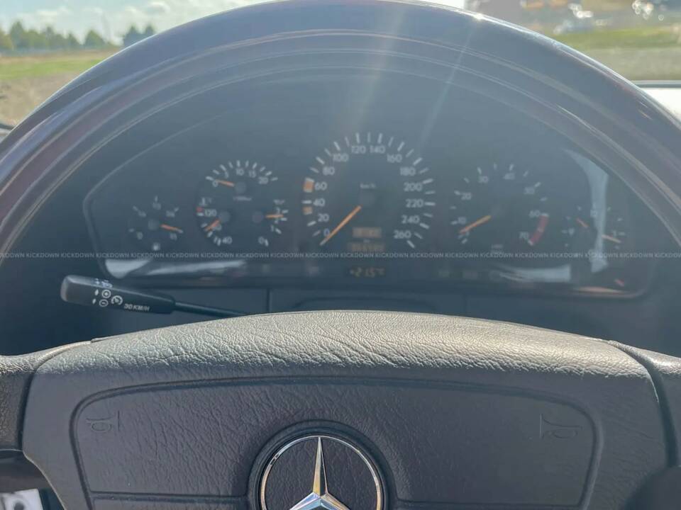 Image 7/8 of Mercedes-Benz CL 600 (1996)