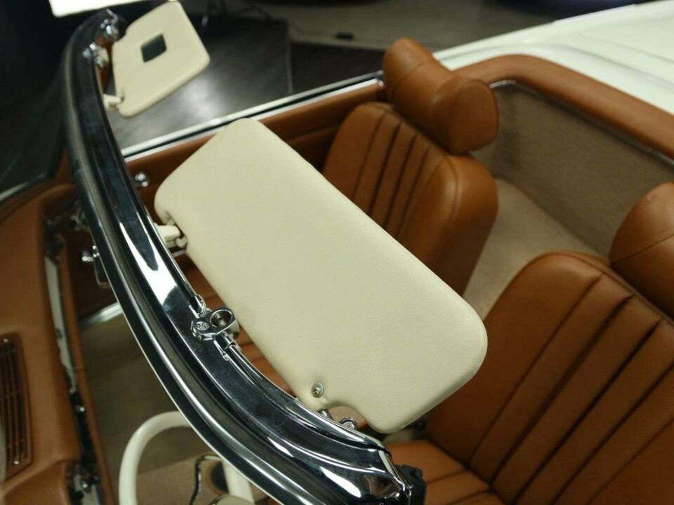 Image 41/50 of Mercedes-Benz 230 SL (1965)