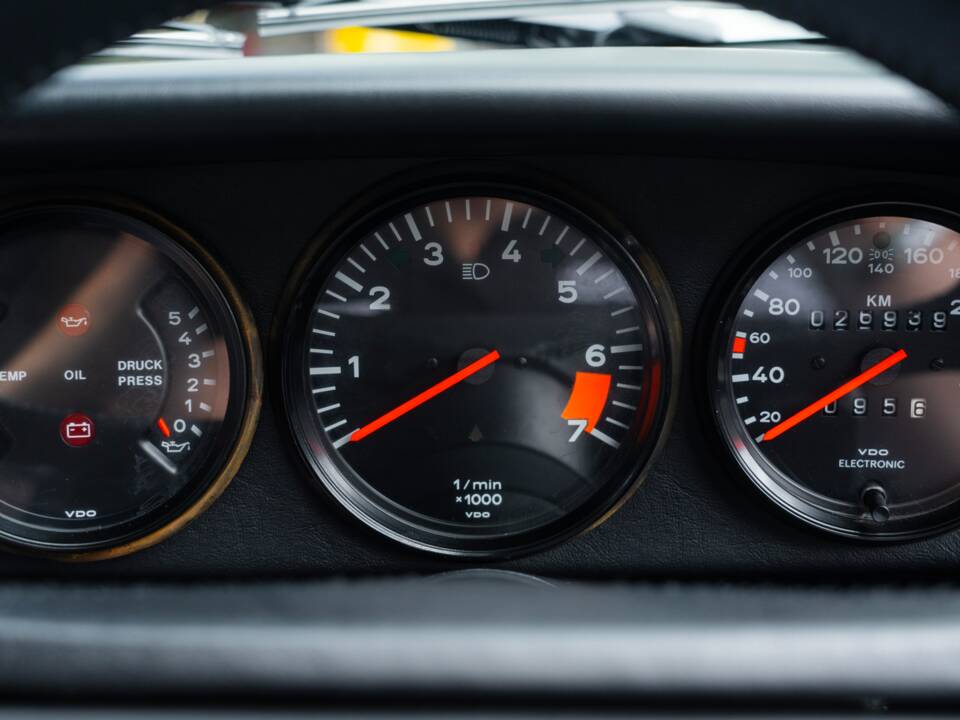 Image 47/68 of Porsche 911 Speedster 3.2 (1989)
