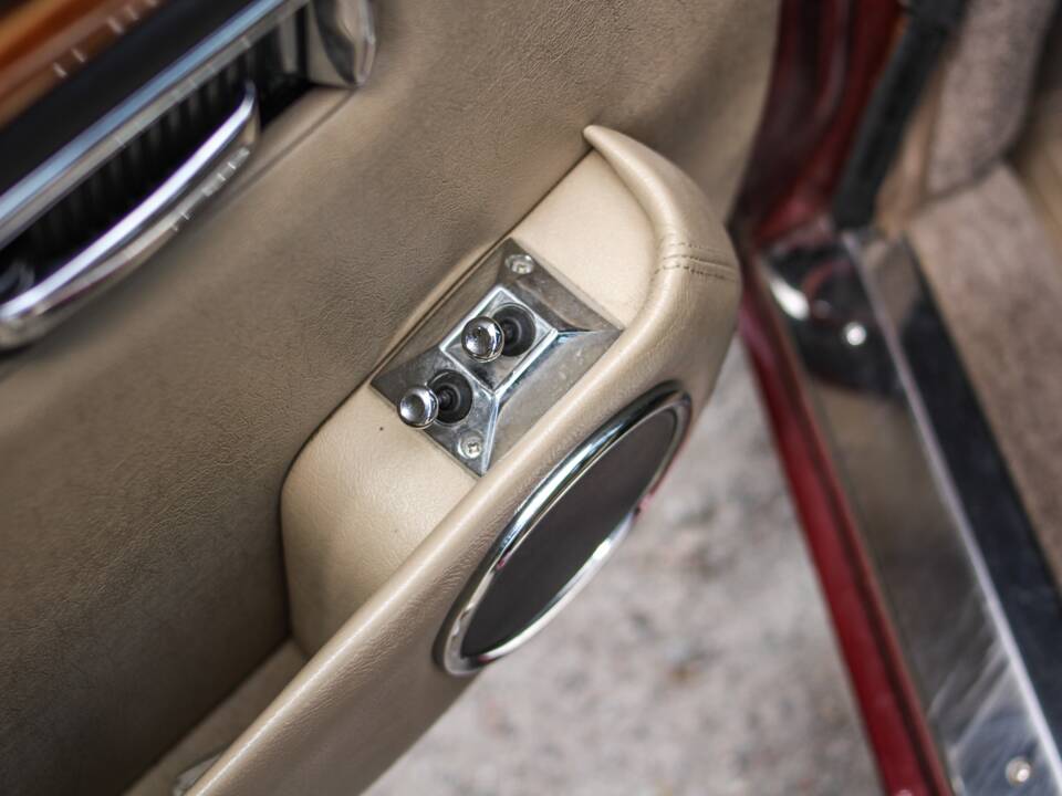Image 17/44 of Jaguar XJ 12 (1990)