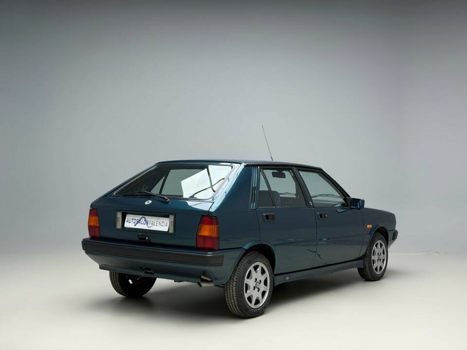 Image 8/30 of Lancia Delta 1.5 LX (1991)