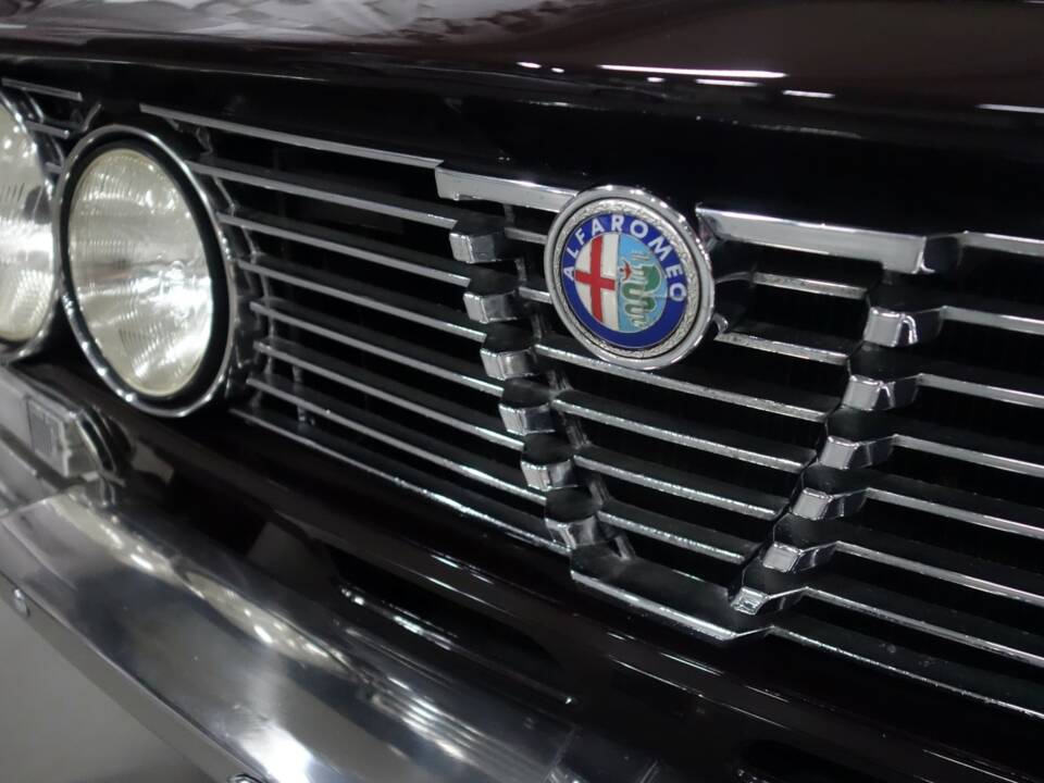 Bild 22/60 von Alfa Romeo Giulia GT 1300 Junior (1975)