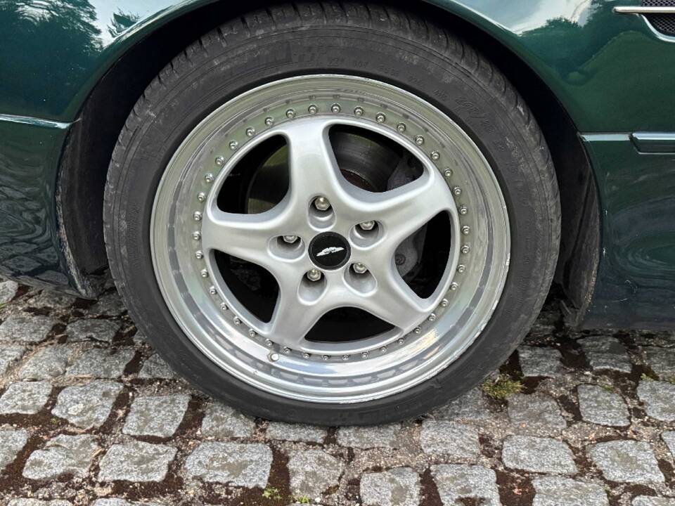 Image 26/44 of Aston Martin DB 7 Volante (1998)