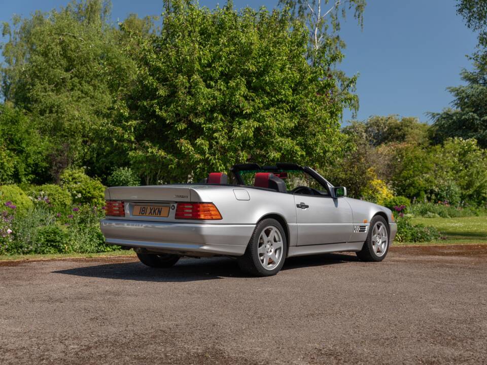 Image 19/50 of Mercedes-Benz SL 320 &quot;Mille Miglia&quot; (1995)