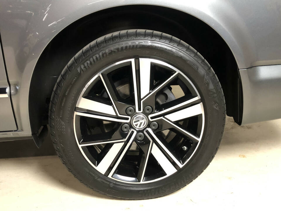 Bild 12/32 von Volkswagen T6.1 Multivan 2.0 TDI 4Motion (2023)
