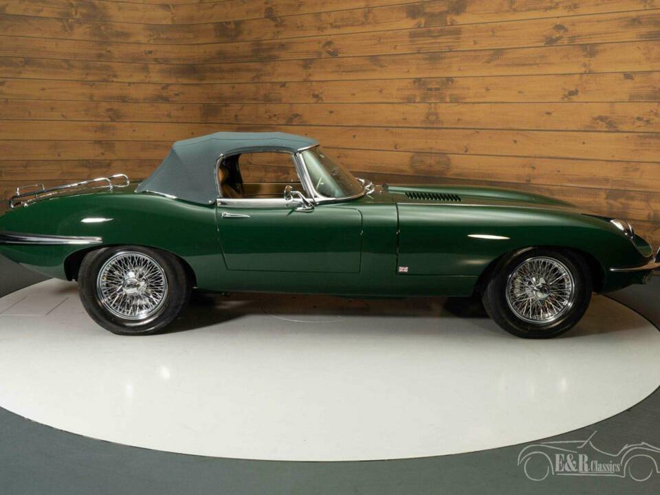 Image 9/19 of Jaguar E-Type (1970)