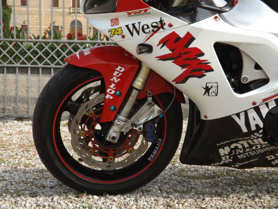 Image 7/50 of Yamaha YZF 1000 R1 (1998)