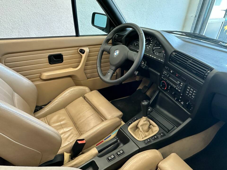 Bild 24/50 von BMW 325i (1989)