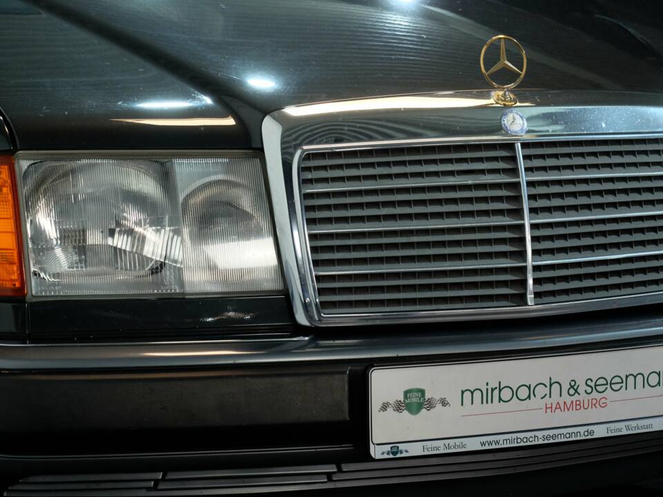 Image 20/32 de Mercedes-Benz 400 E (1991)