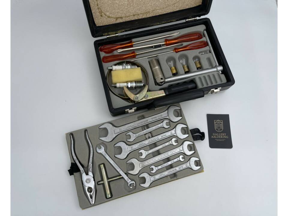 Image 19/50 of Ferrari 365 GTB/4 Daytona (1973)