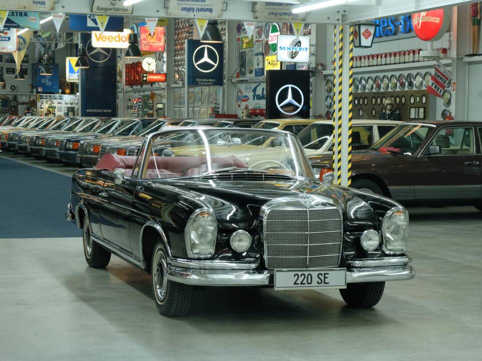 Image 20/50 of Mercedes-Benz 220 SE b (1963)
