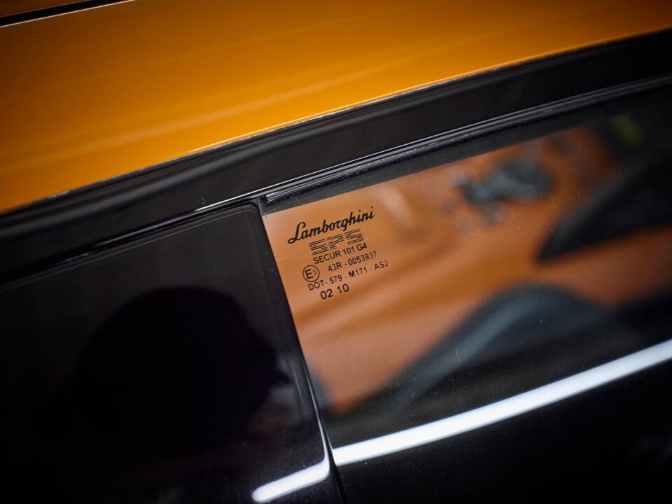 Image 48/99 of Lamborghini Murciélago (2003)