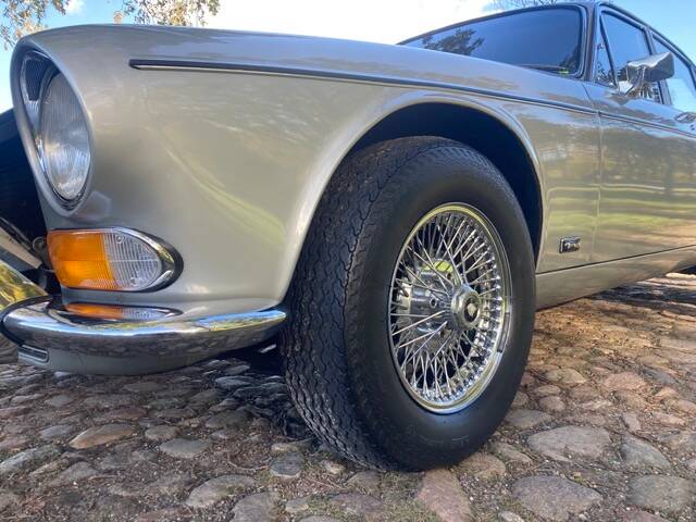 Image 35/60 of Jaguar XJ 6 4.2 (1972)