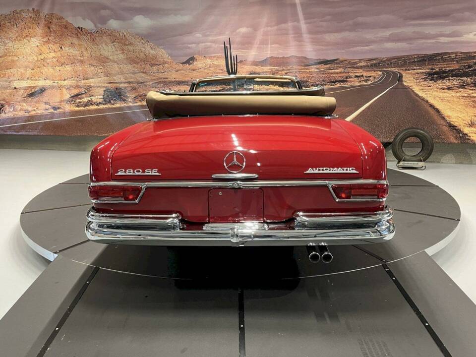 Image 15/36 de Mercedes-Benz 280 SE (1969)