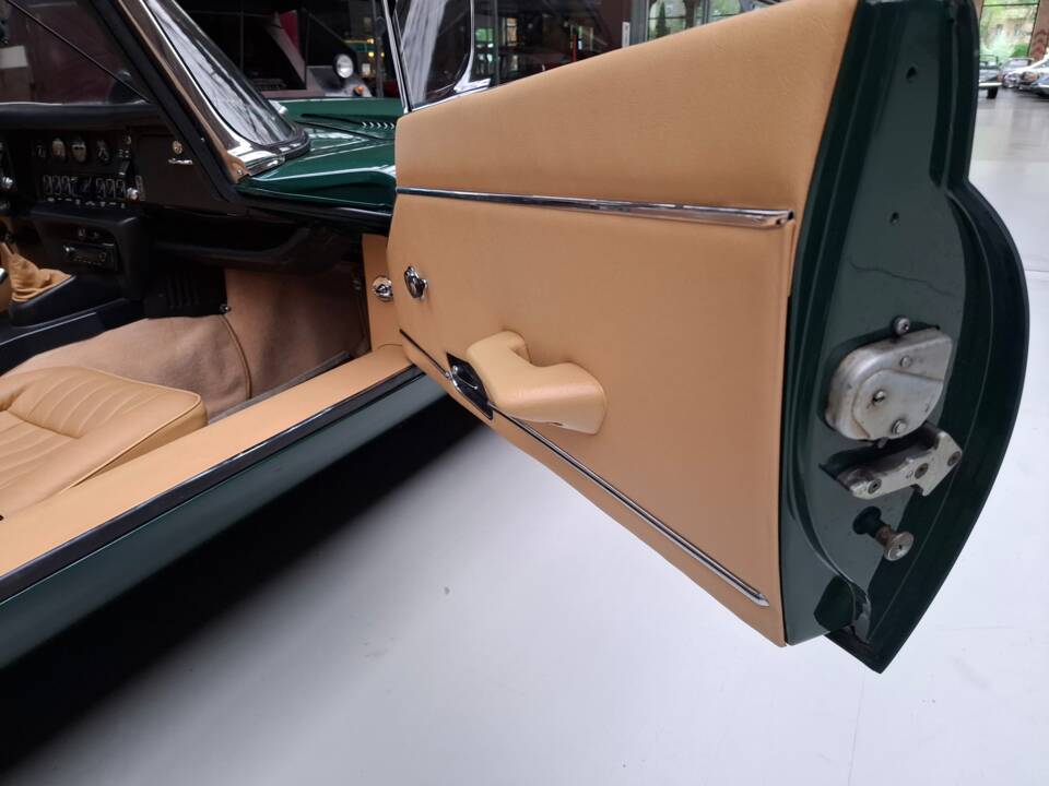 Image 17/29 de Jaguar Type E V12 (1975)