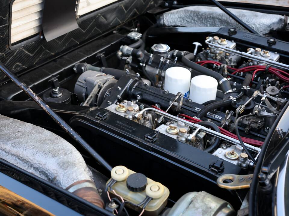 Image 28/32 of Ferrari 400 GT (1977)