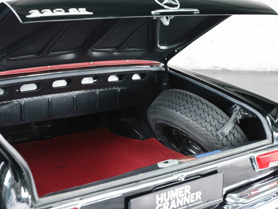 Image 48/50 of Mercedes-Benz 220 SE b (1962)