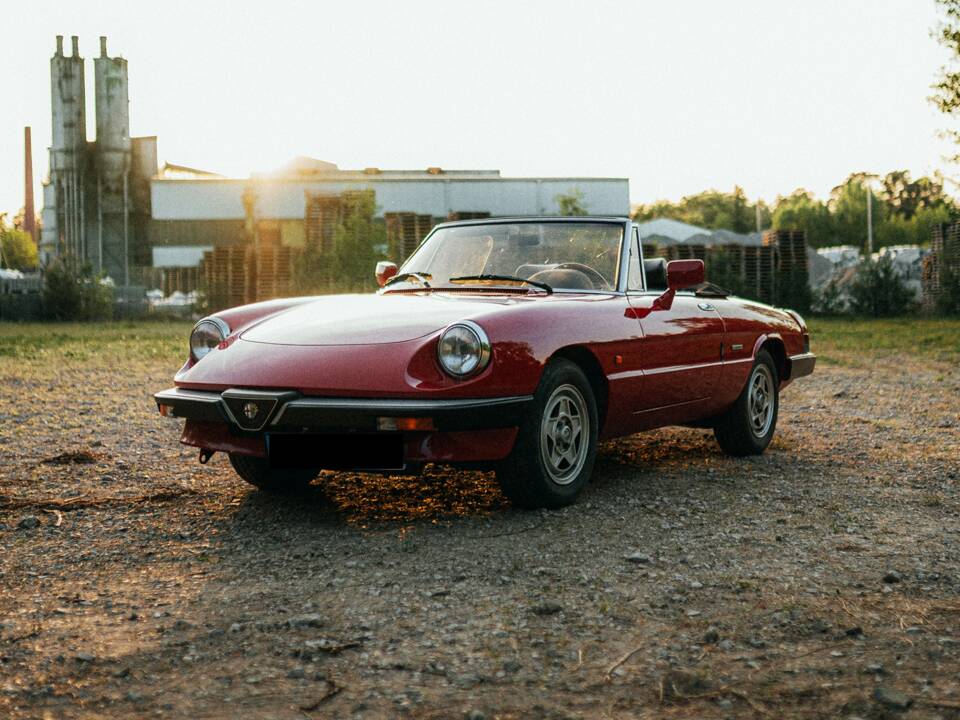 Image 1/9 of Alfa Romeo 2.0 Spider (1989)