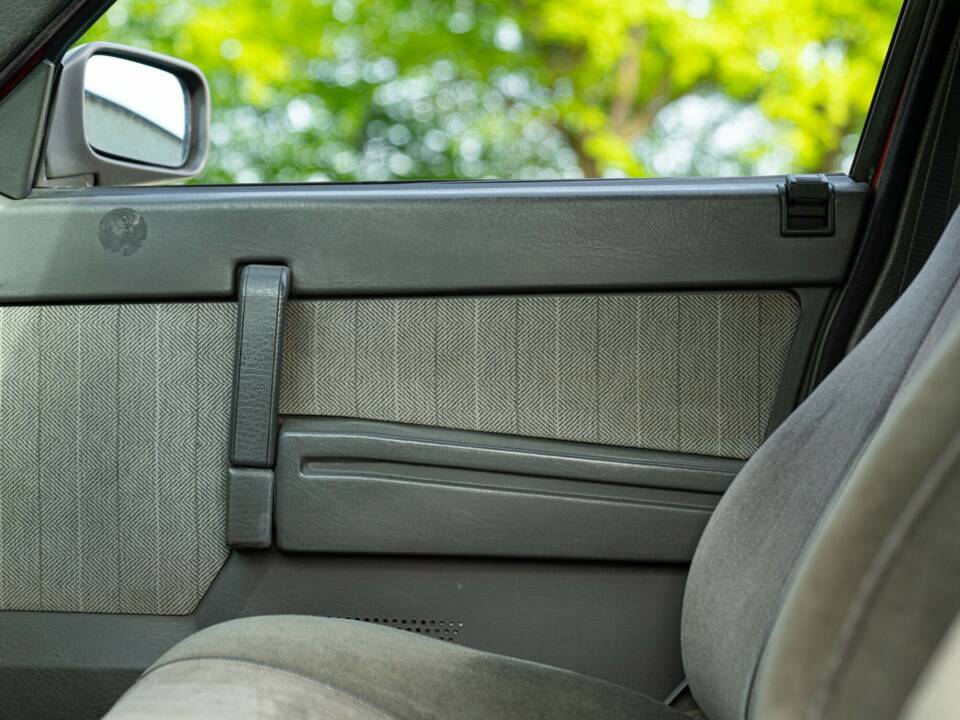 Image 25/47 of Alfa Romeo 75 1.6 (1991)