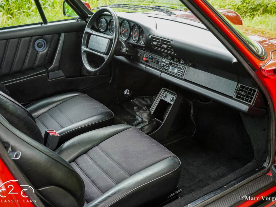 Image 15/63 of Porsche 911 Carrera 3.2 (1986)