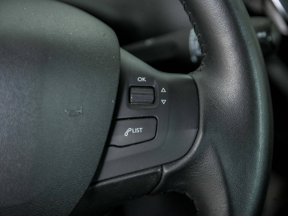 Image 25/50 of Peugeot 208 1.2 PureTech 82 (2019)