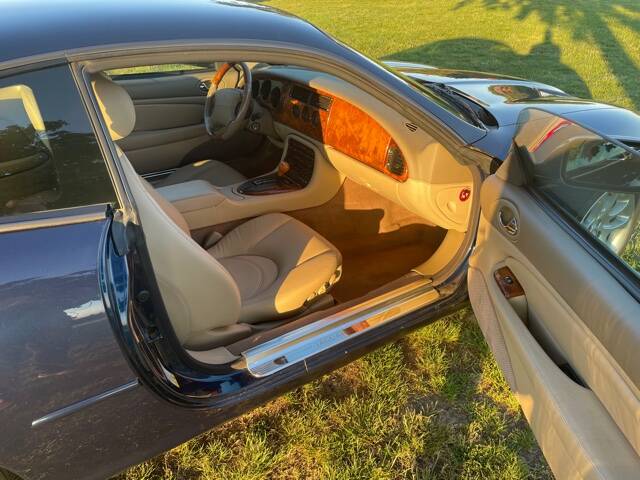 Bild 22/27 von Jaguar XKR (2001)