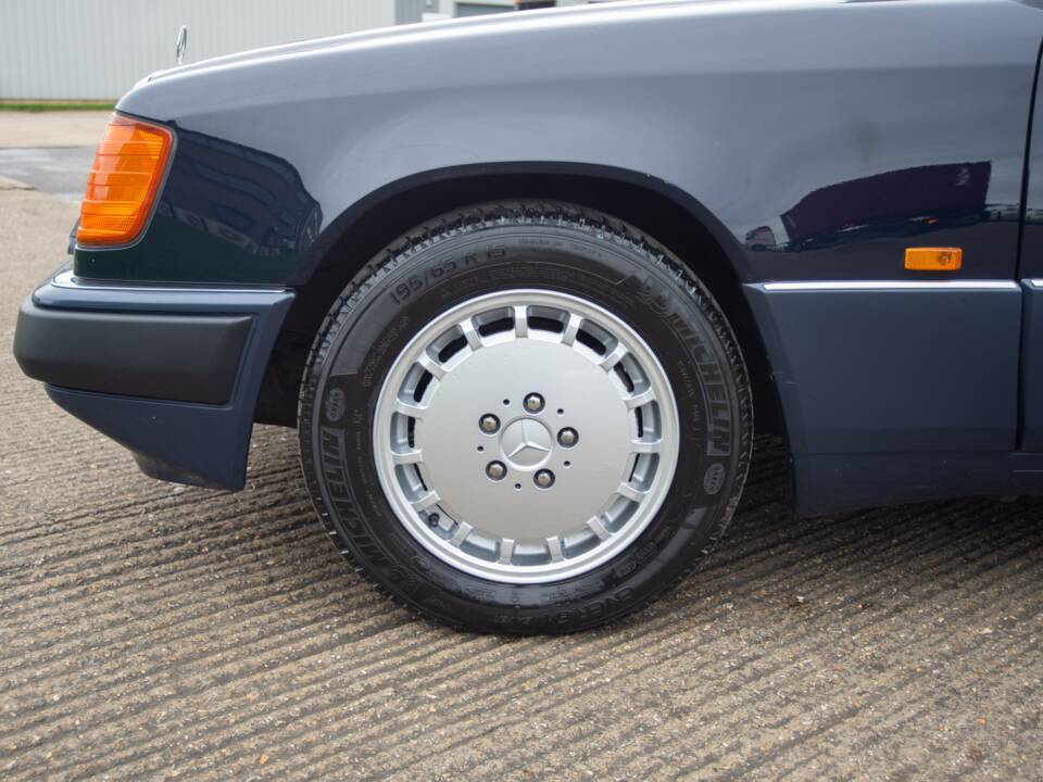 Bild 23/26 von Mercedes-Benz 300 TE (1992)