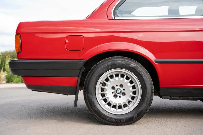 Image 42/50 of BMW 320i (1988)