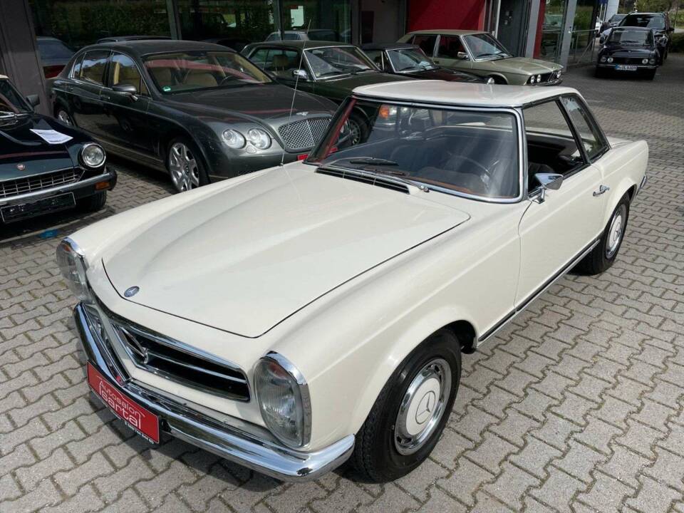 Image 2/20 of Mercedes-Benz 250 SL (1967)