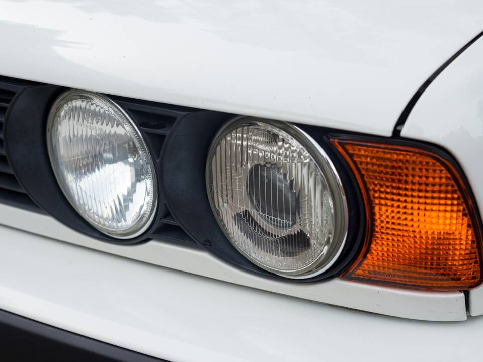 Image 30/55 of BMW 525ix (1993)