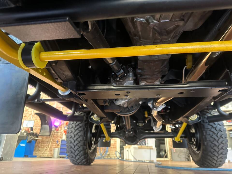 Image 23/30 of Land Rover Defender 90 "Limited" (2005)