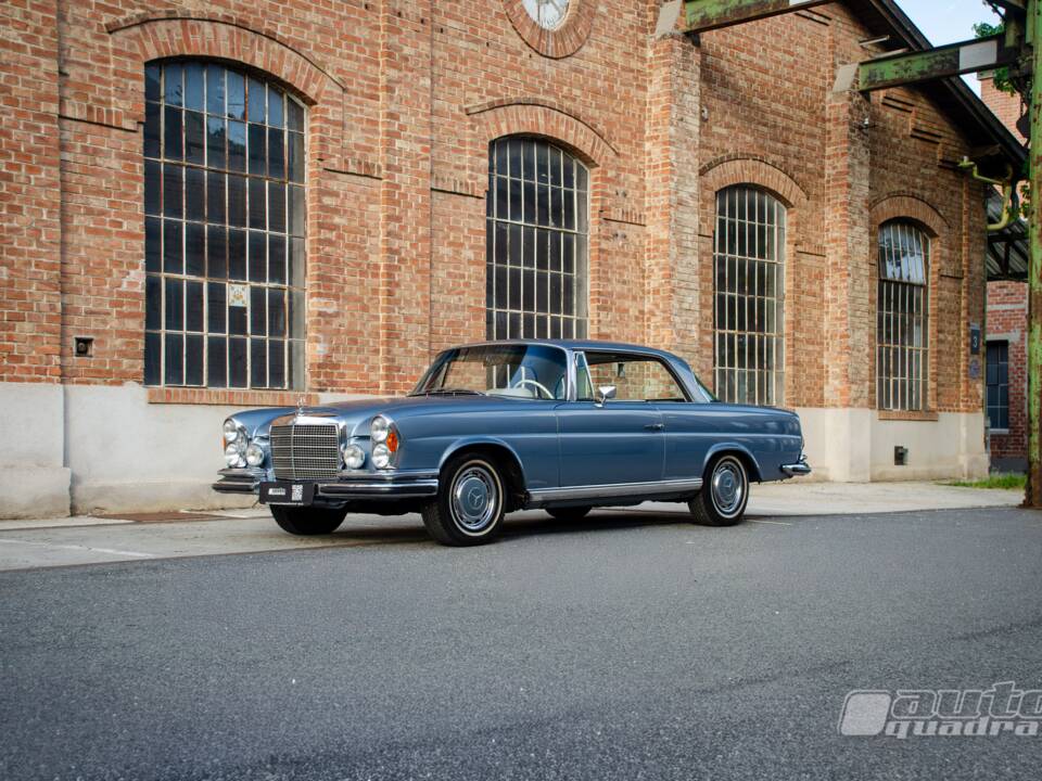Afbeelding 3/18 van Mercedes-Benz 280 SE 3,5 (1973)